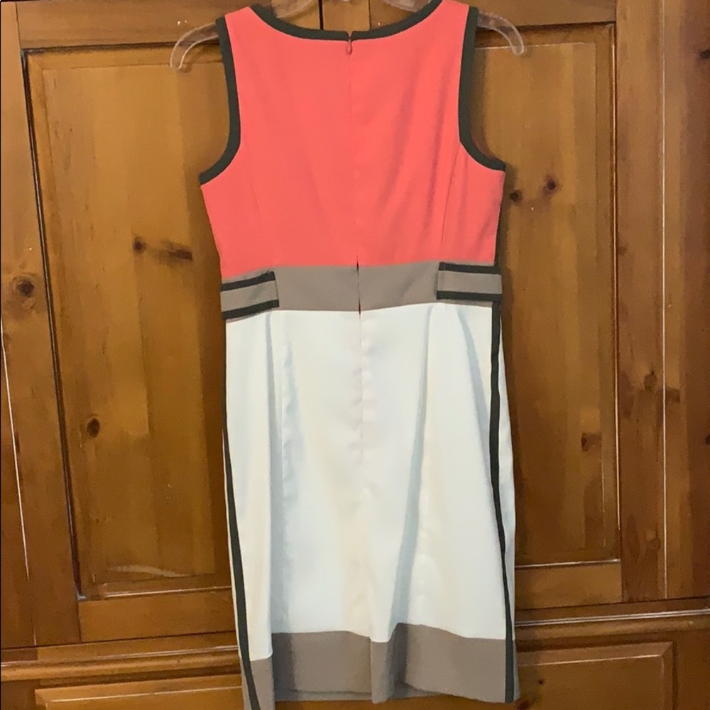 Beautiful dress - Picture 2 of 3